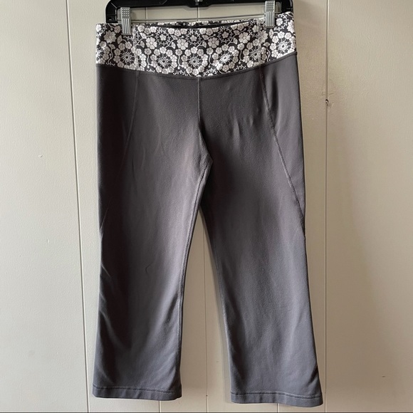 Lululemon Gather & Crow Crop - Picture 2 of 14